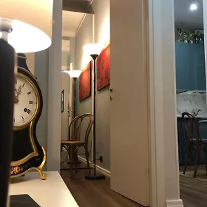 Apartment Dietro Il Teatro Modena, Genoa